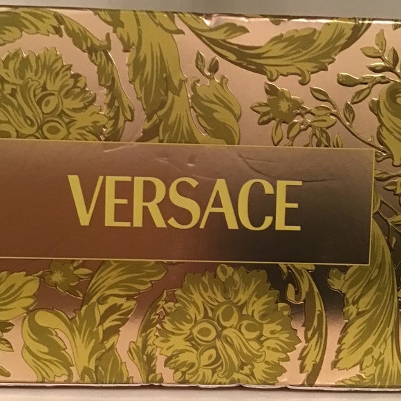 VERSACE Yellow Diamond 3pcs fragrance set with perfumed shower gel + body lotion - Picture 2 of 10